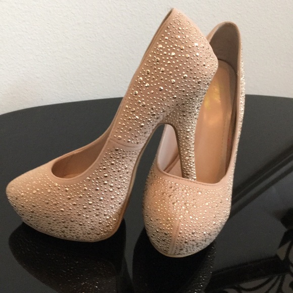 Gold studded high heel pumps - Picture 5 of 8